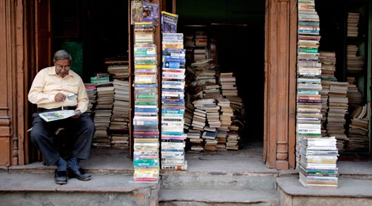  FRANK KALERO _ new delhi: el señor de los libros 
