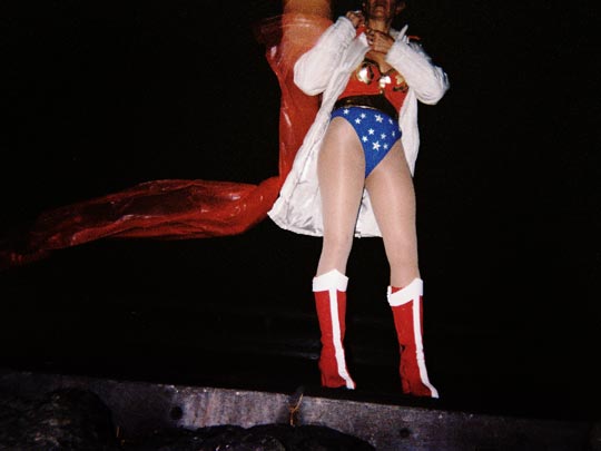  HANNA QUEVEDO _  the disposable experiment. el experimento de la cámara de usar y tirar 