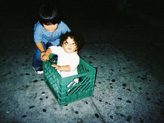  HANNA QUEVEDO _ the disposable experiment. el experimento de la cámara de usar y tirar 