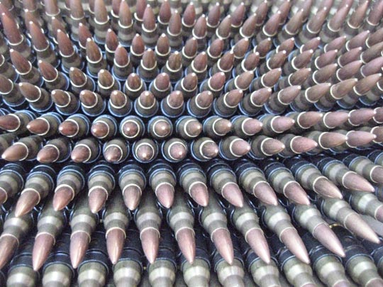  JON SISTIAGA _ ¿balas o pintalabios? 