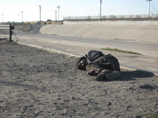  JON SISTIAGA _ espalda mojada a 50 metros de la frontera usa 