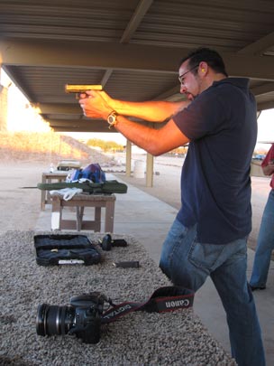  JON SISTIAGA _ gold pistol 