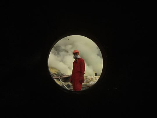  JON SISTIAGA _ hombre en tubería 