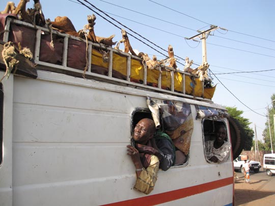  JON SISTIAGA _ patas arriba 