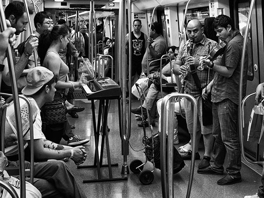  MARCELO AURELIO _ músicos en el metro 