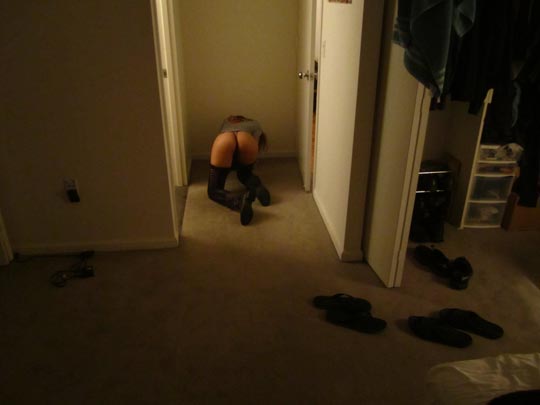  MIKEL URMENETA _ culo buscando un pendiente 