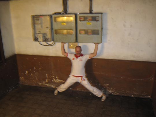  MIKEL URMENETA _ forzudo 