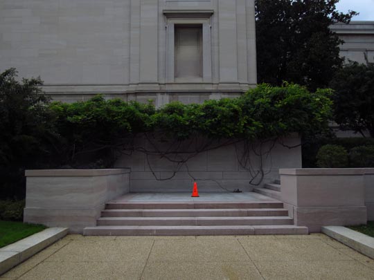  MIKEL URMENETA _ importante y naranja 