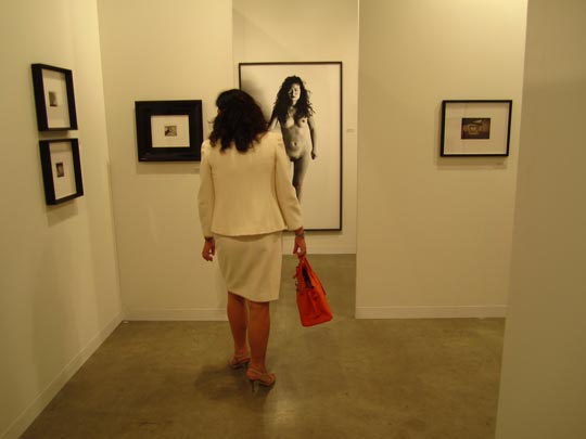  MIKEL URMENETA _ 03 la señora del bolso naranja 