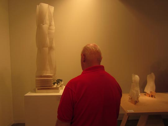  MIKEL URMENETA _ señor en art basel 