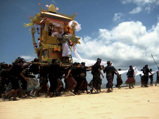  MARTA PEIRÓ _ cargando con el muerto 