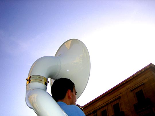  MARTA PEIRÓ _ uno que va a coger el ascensor 