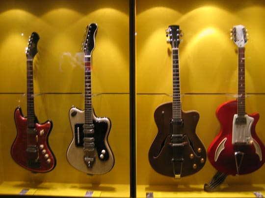  MIQUI PUIG _ my guitar. xtc 