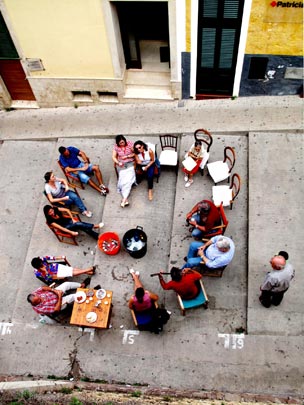  ORIOL BOSCH _ la calle de los vecinos 