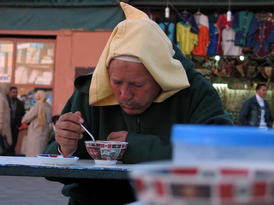  OMAR AYYASHI _ desayuno con diamantes 