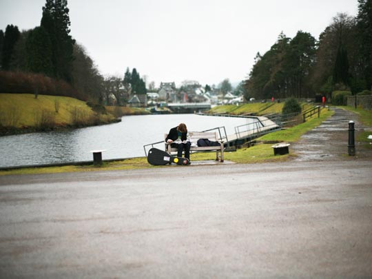  SARA COSTA _ a reader on the shores of loch ness 