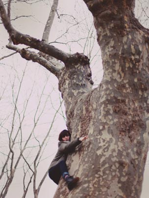  SARA COSTA _ autorretrato con árbol 