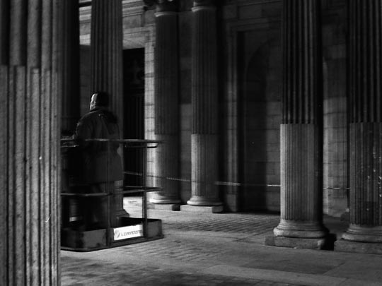  SARA COSTA _ balcon du louvre 