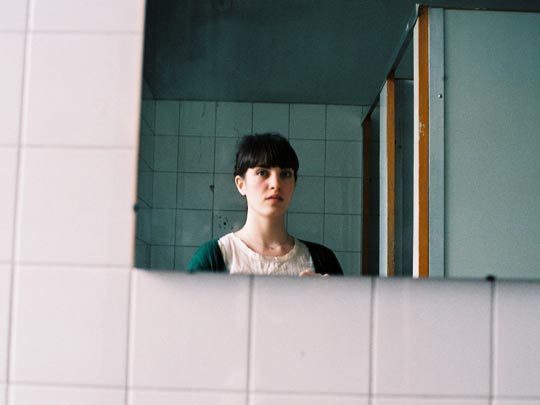 SARA COSTA _ the crooked selfportrait in the toilet 